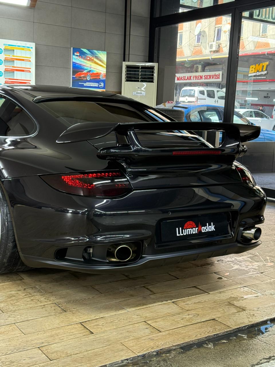 Porsche 911 Turbo (arka görünüm) — LLumar Maslak çalışması